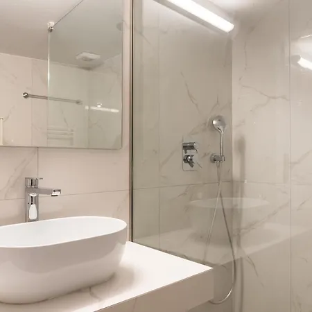 Coastal Getaway: Roomy Beachside Apartment! Nea Makri Exterior photo
