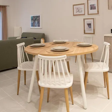 Coastal Getaway: Roomy Beachside Apartment! Nea Makri Exterior photo