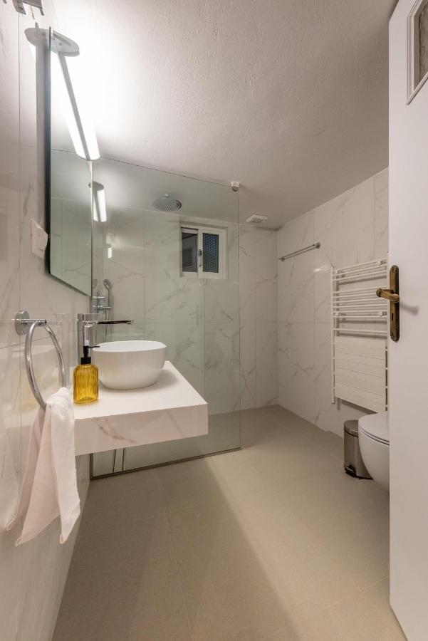 Apartment Coastal Getaway: Roomy Beachside Apartment! *
